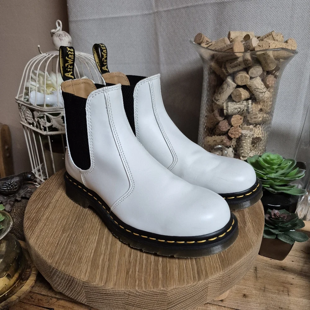 Dr. Martens Size 7 2976 White Black Leather Platform Chelsea Boot